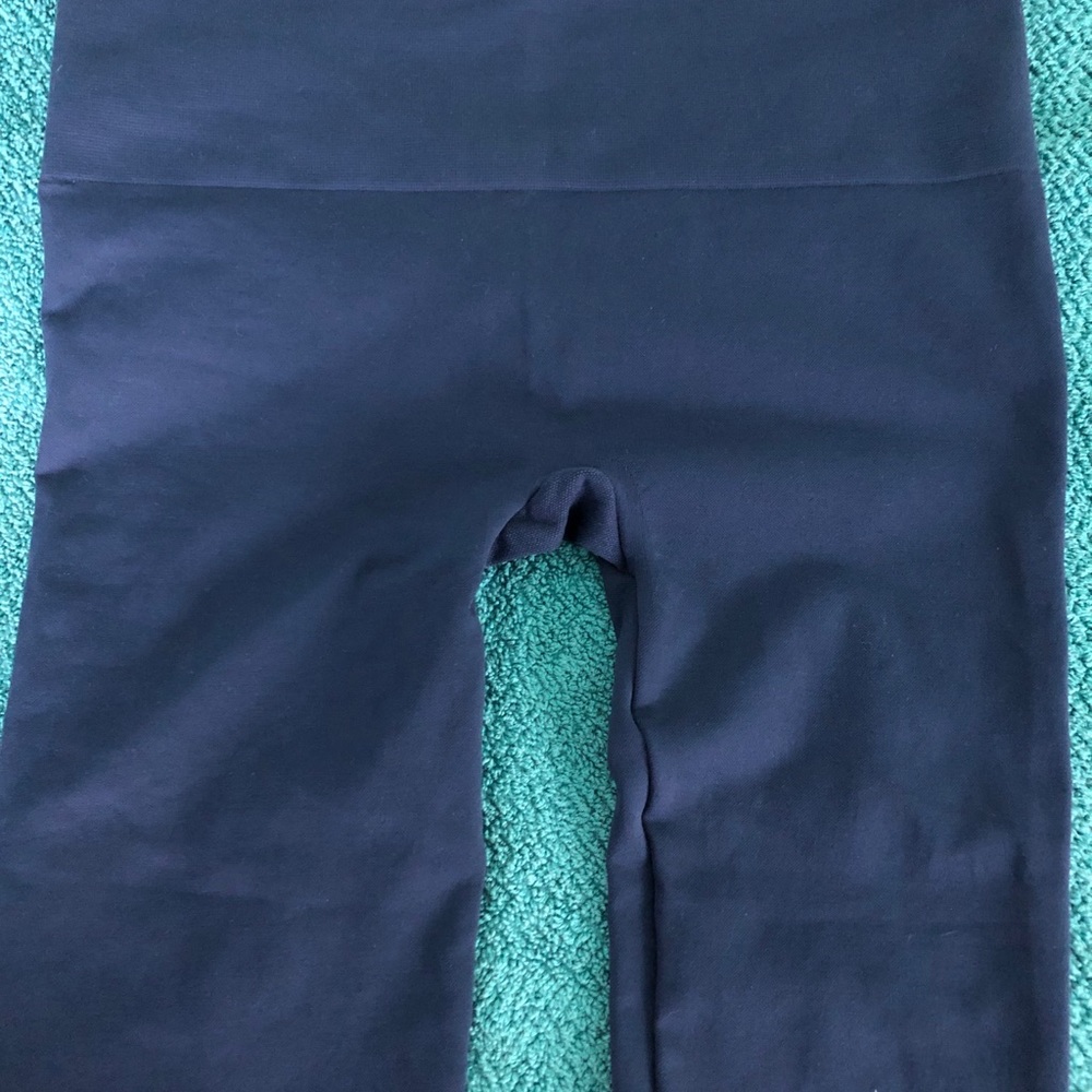 BEAUTIFUL COLOR LEGGINGS-NWT-SOMA-VERY COMFY- SZ-M